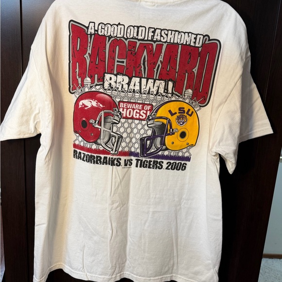 2006 Arkansas Razorbacks vs LSU Tigers T-Shirt 'Beware of Hogs' - Picture 1 of 5